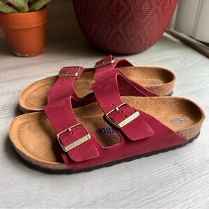 BIRKENSTOCK Arizona Soft Footbed Burgundy Leather Gold Buckles Size 40 (US9-9.5)